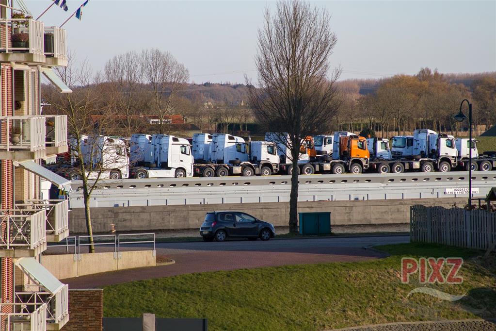 Trucks over Schelde-Rijnkanaal