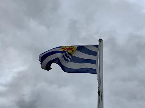 De Zeeuwse vlag wappert