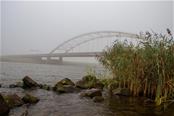 Thoolse brug met mist